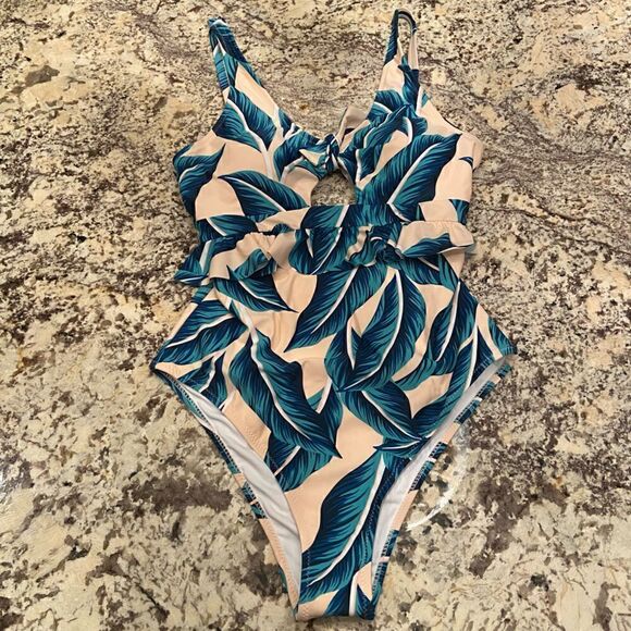 CUPSHE one pice swimsuit NEW WITH TAGS size medium - Picture 1 of 7